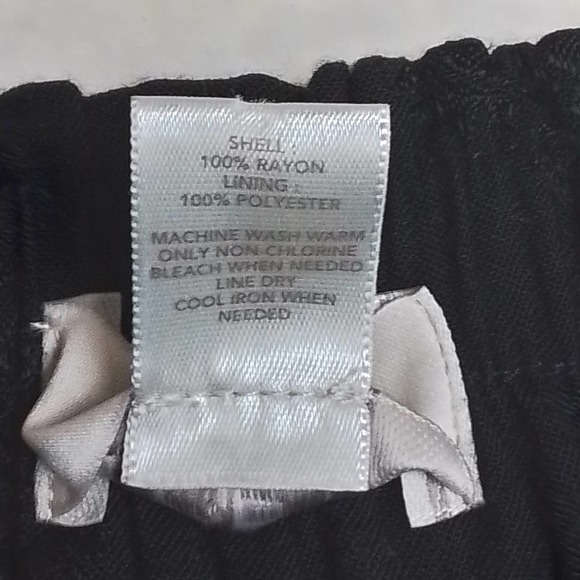 Loft Lined Mini Skirt Size Medium in Black‎ w/ Damask Style Print - Picture 10 of 11